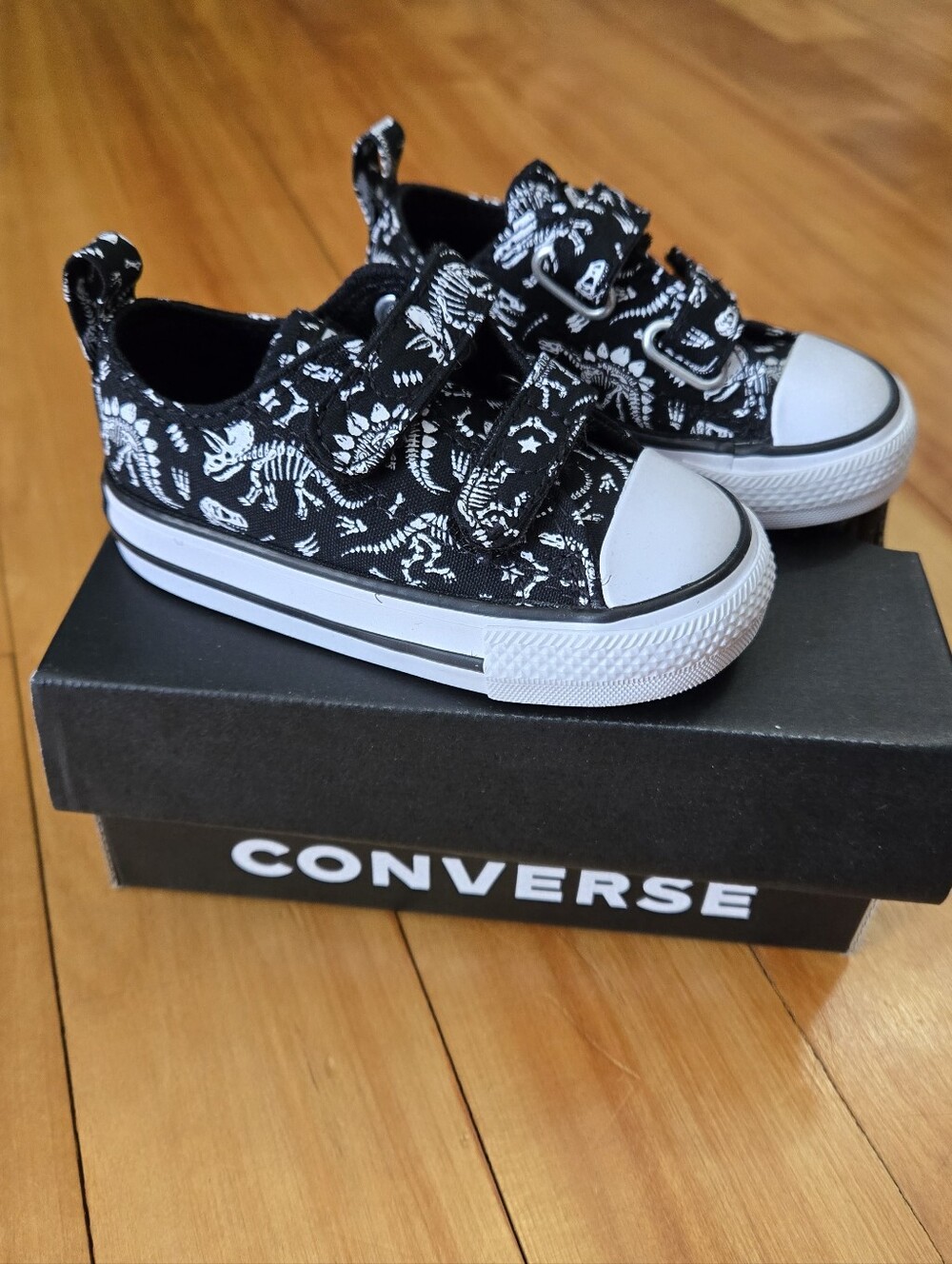 NWT- Size 4-Converse Kids Black & White Dinosaur Print Velcro Low Top Sneakers